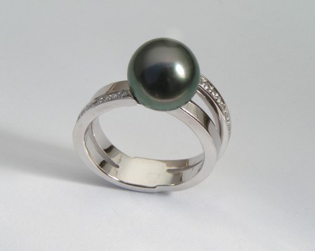 tahitian pearl with diamonds ring